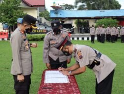 Sertijab Kapolsek Lubuk Basung dari Iptu Jon Hendriks, S.H kepada Iptu Gusnawar,S.A.P.
