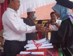 Wisuda Angkatan Ke 2 Program Khusus Empat Tahun Teknik Otomasi Industri SMKN 1 Sungai Rumbai
