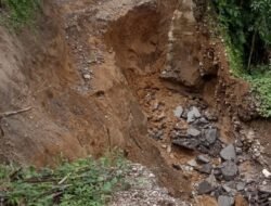 Kondisi Jalan Provinsi tepatnya Nagari Kuranji Hulu, Cukup Memprihatinkan Dan Tidak Bisa di Lalui Kendaraan