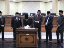 Gelar Rapat Paripurna, DPRD Agam Sahkan Ranperda Pertanggung jawaban Pelaksanaan APBD 2022 Jadi Perda