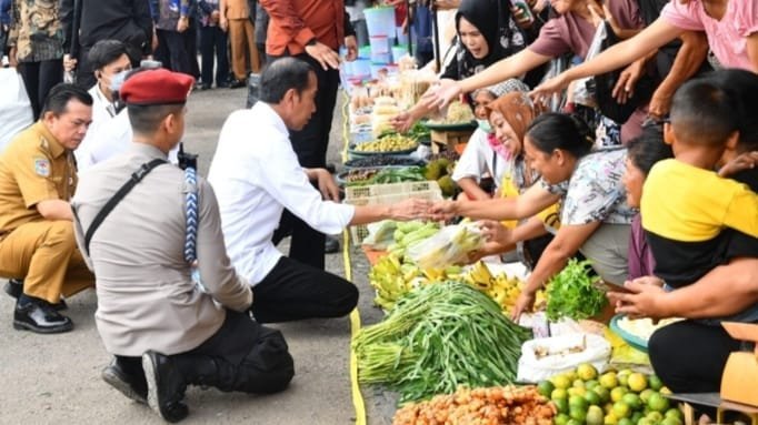 Presiden Jokowi Kunjungi Pasar Bungur Bungo, Stock Beras Aman Dan Harga Bahan Pokok Stabil