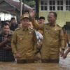 Bupati Sarolangun Hurmin Tinjau Lokasi Banjir, Salurkan Bantuan dan Himbau Warga Tetap Waspada