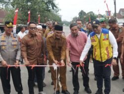 Jalan Singkut 7 Penghubung 5 Desa Di Kecamatan Pelawan Telah Diresmikan