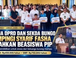 Ketua DPRD dan Sekda Bungo Dampingi Syarif Fasha Serahkan Beasiswa PIP kepada Siswa Kurang Mampu
